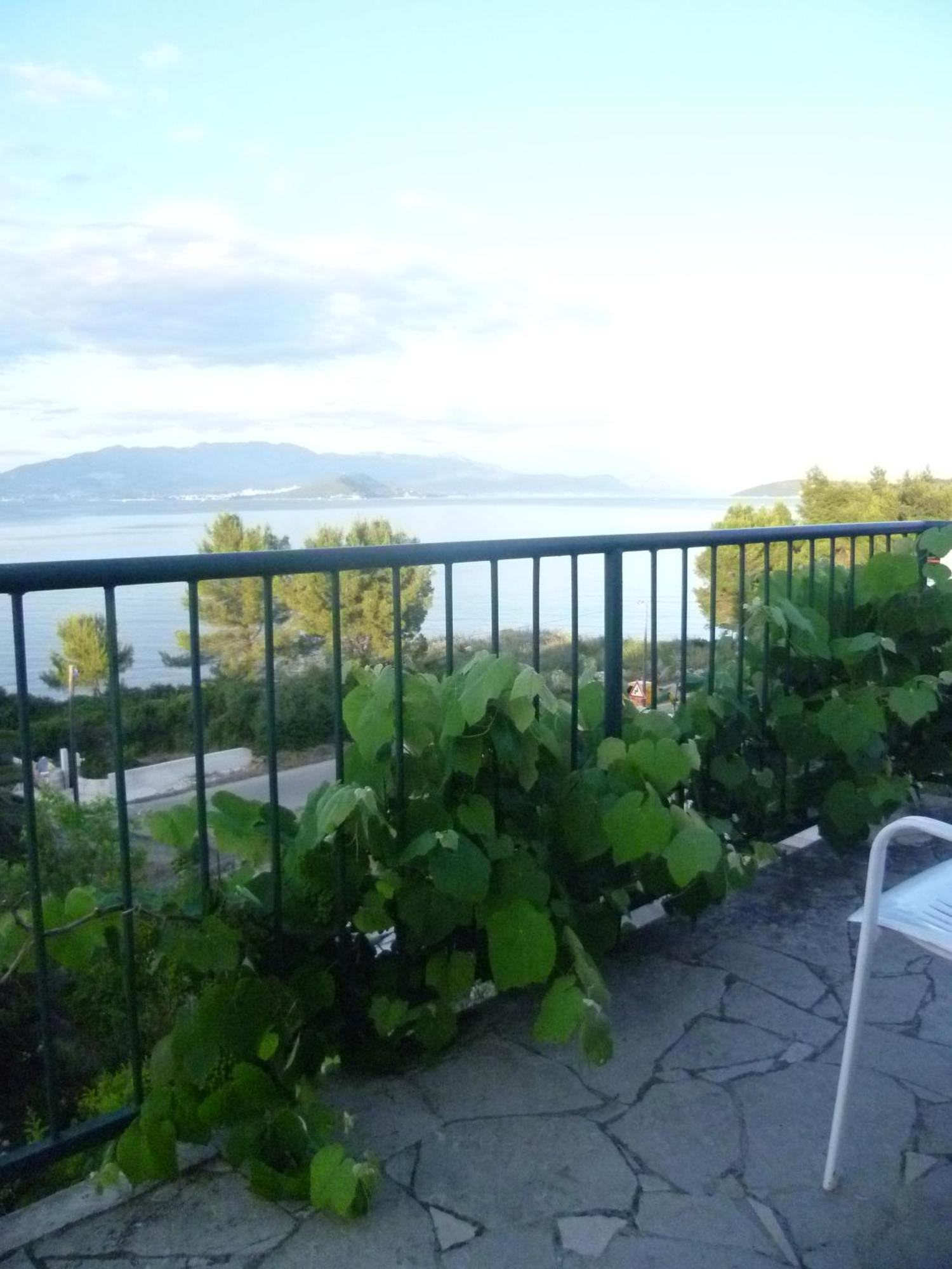 Seaview Holiday Apartments Slatine Exteriör bild
